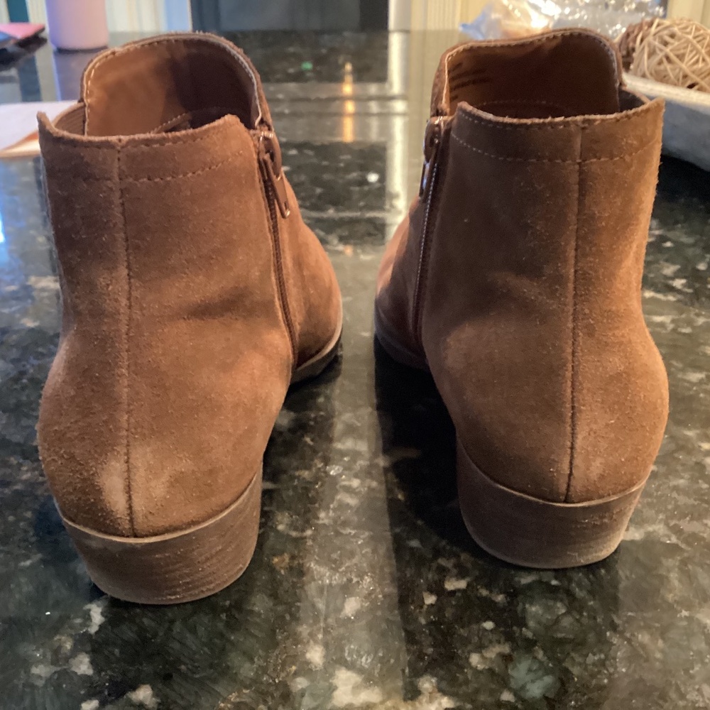Kensie Garry brown suede bootie size 9